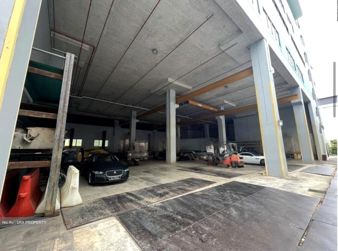 Jalan Buroh (D22), Warehouse #460798271